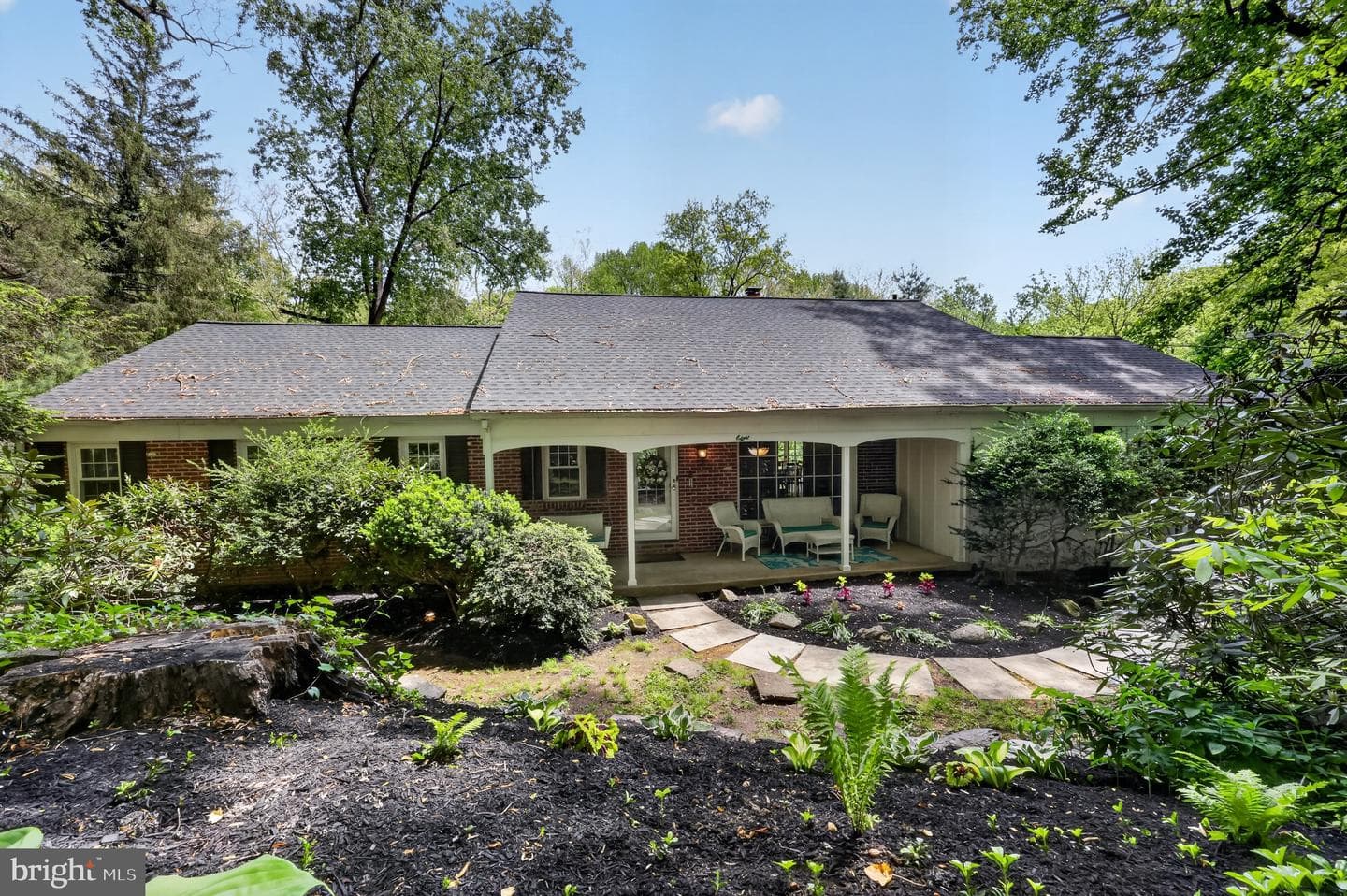 8 N Longpoint Lane