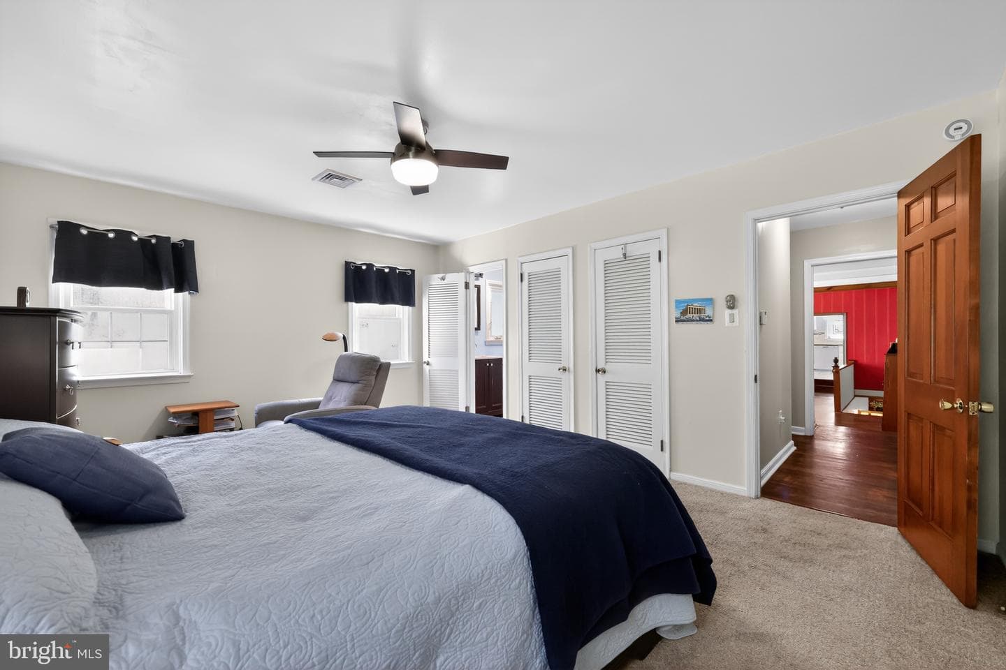 8 N Longpoint Lane photo 15