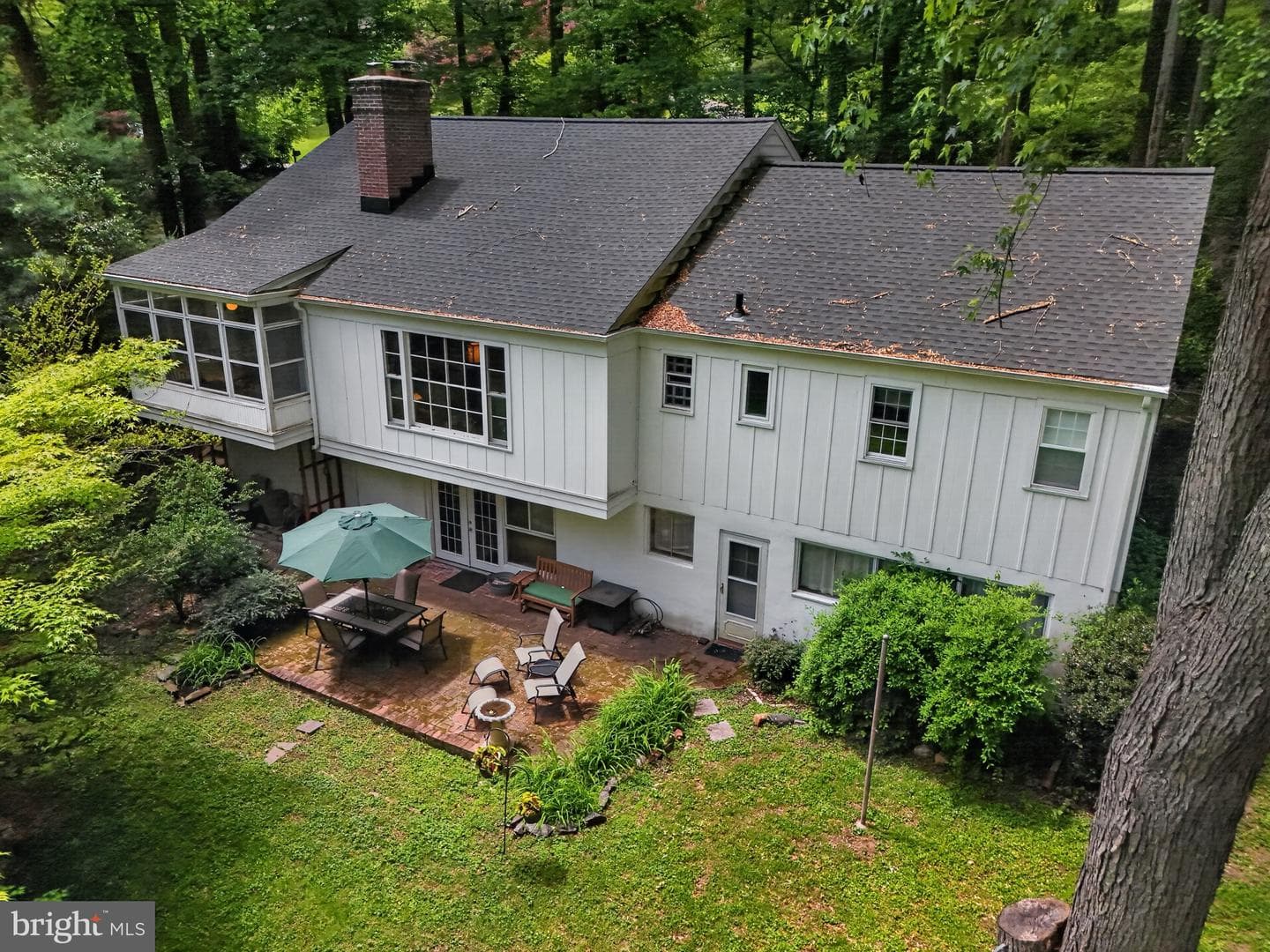 8 N Longpoint Lane photo 2