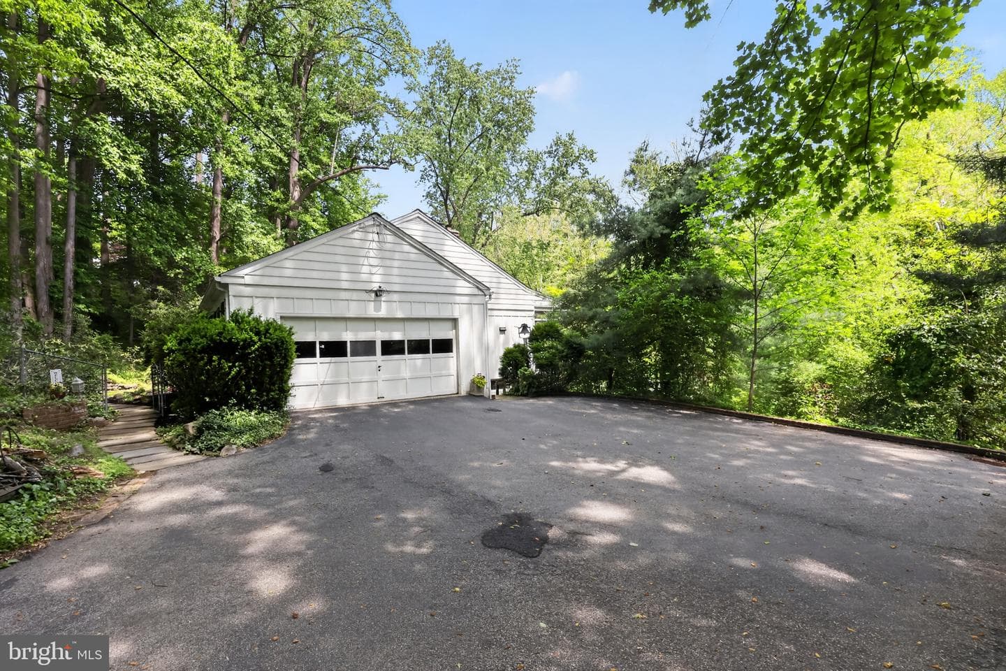 8 N Longpoint Lane photo 34