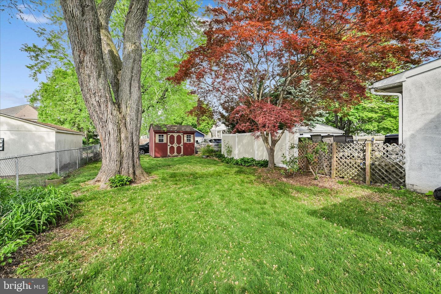 1666 Ward Street photo 28
