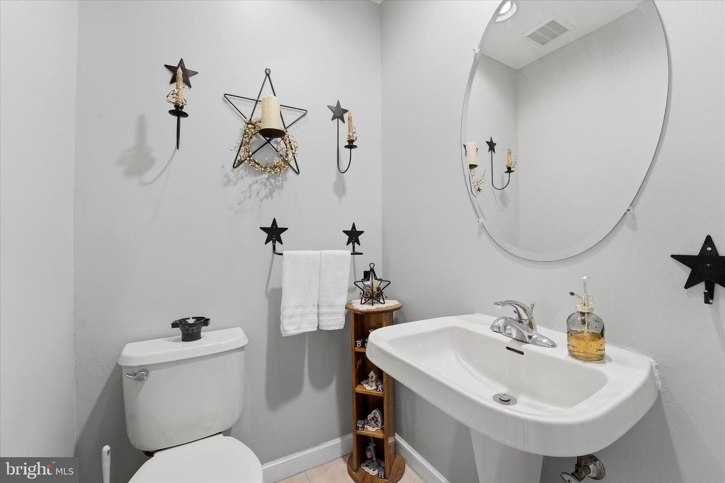 713 Iris Lane photo 18