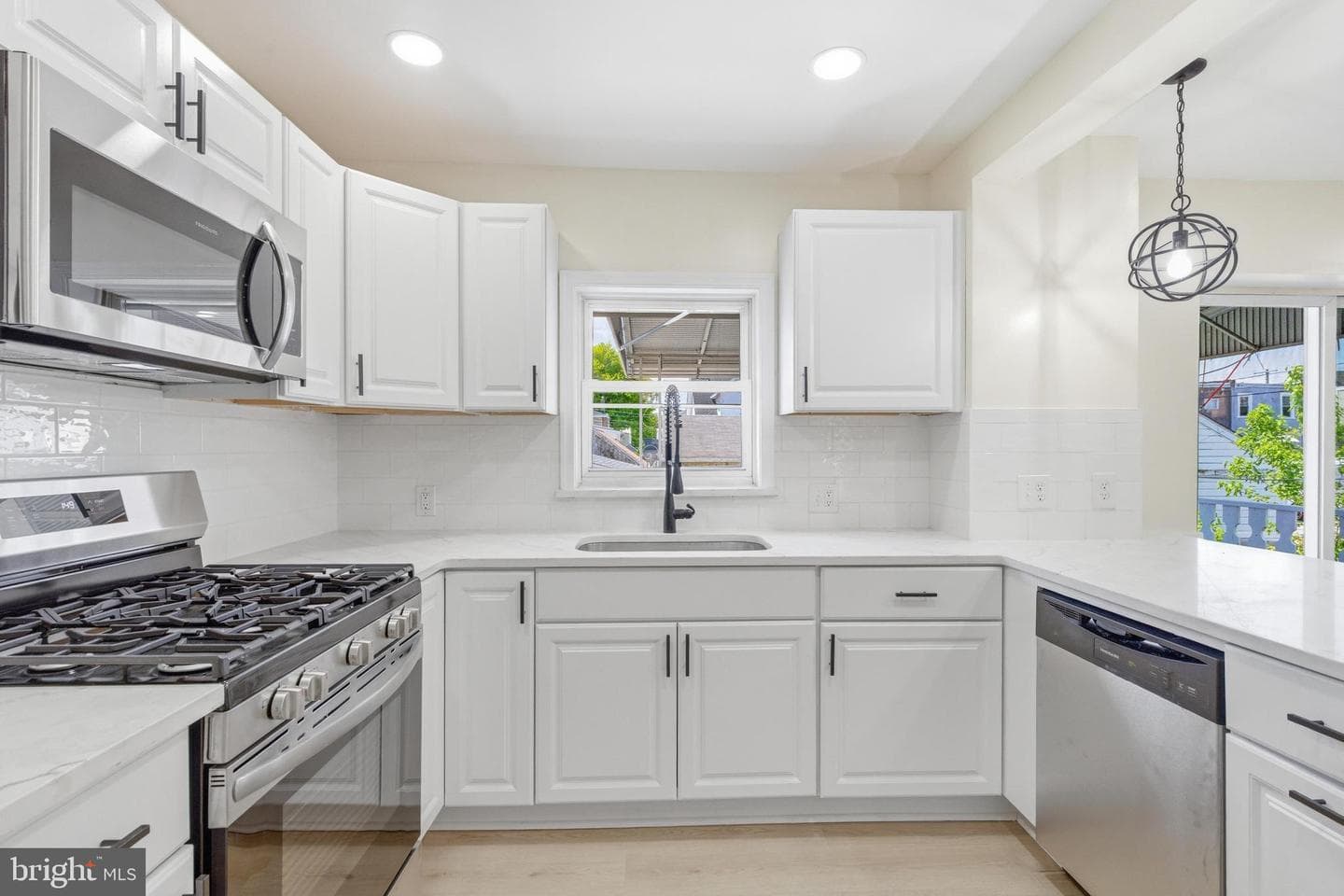 102 E Oak Ln photo 13