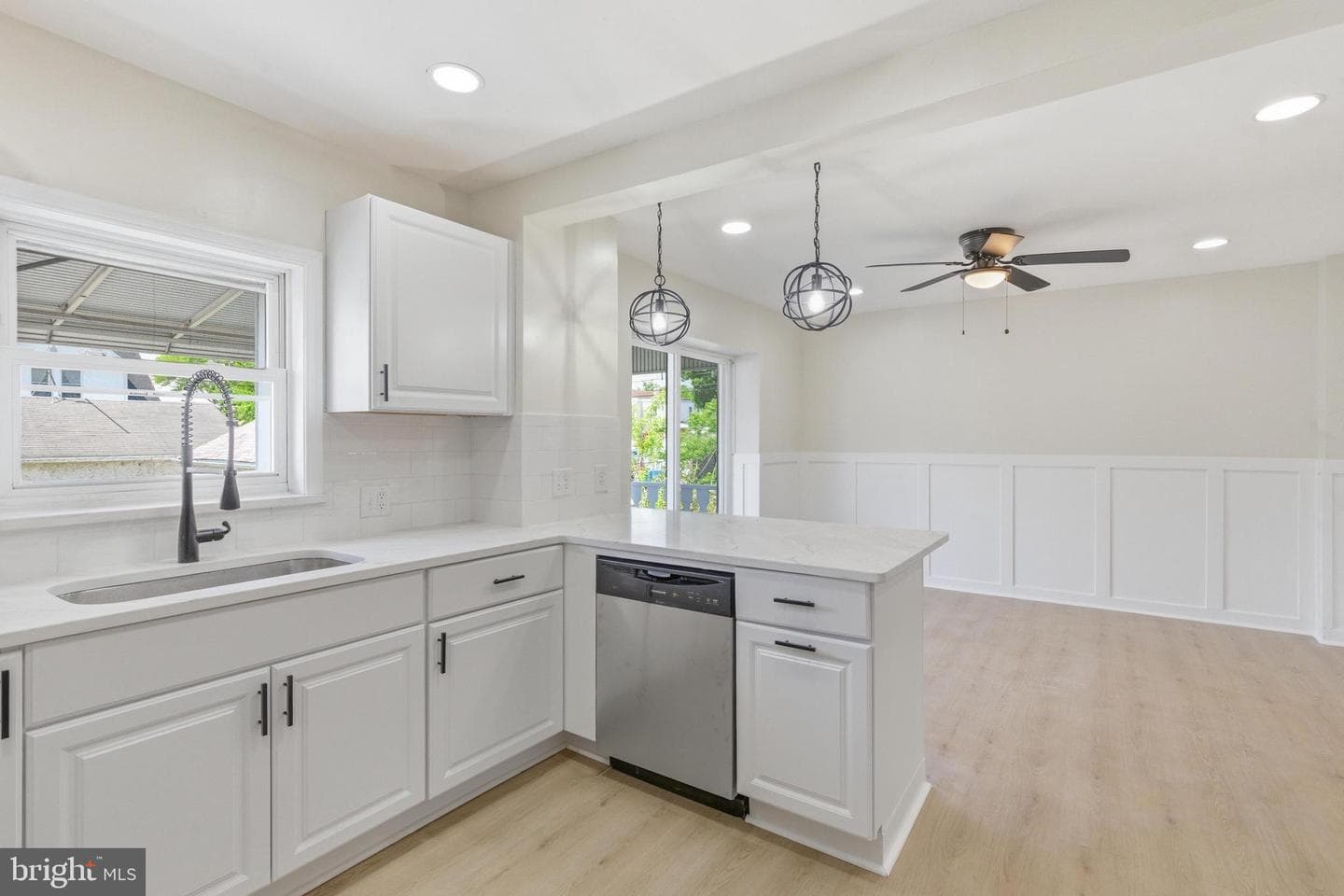 102 E Oak Ln photo 14