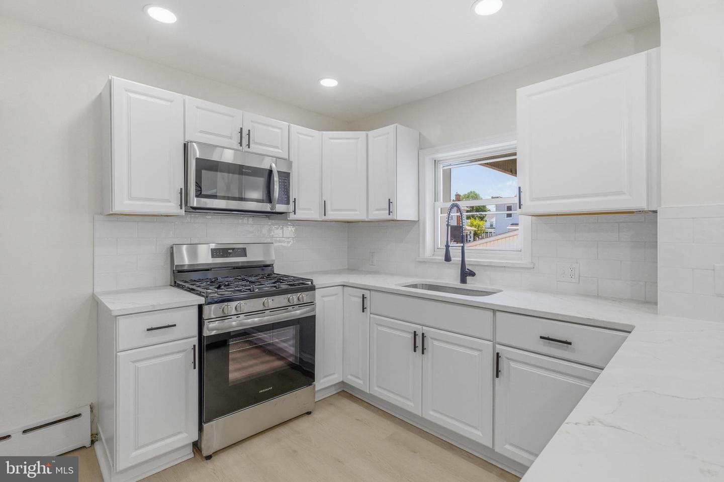 102 E Oak Ln photo 15