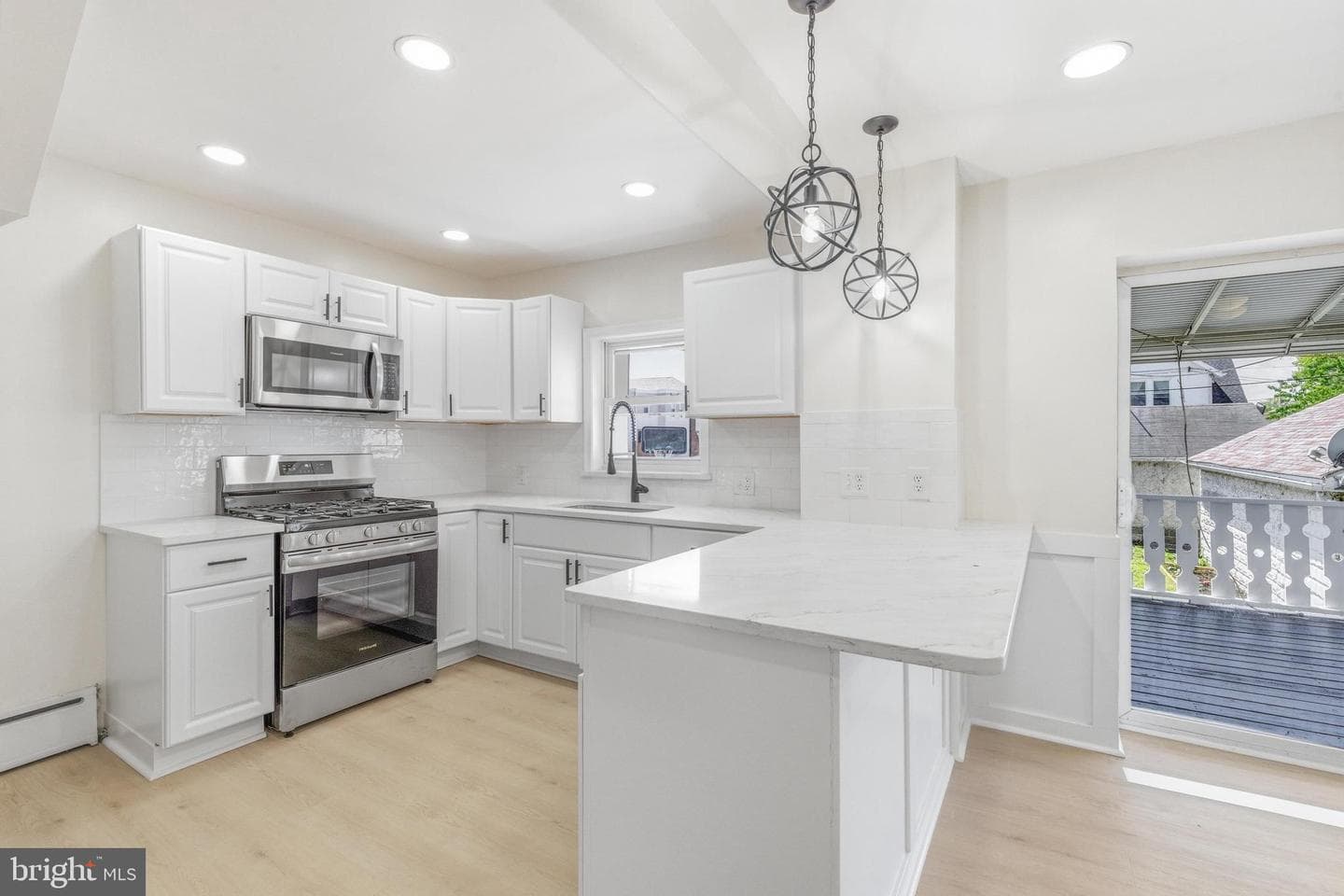 102 E Oak Ln photo 16