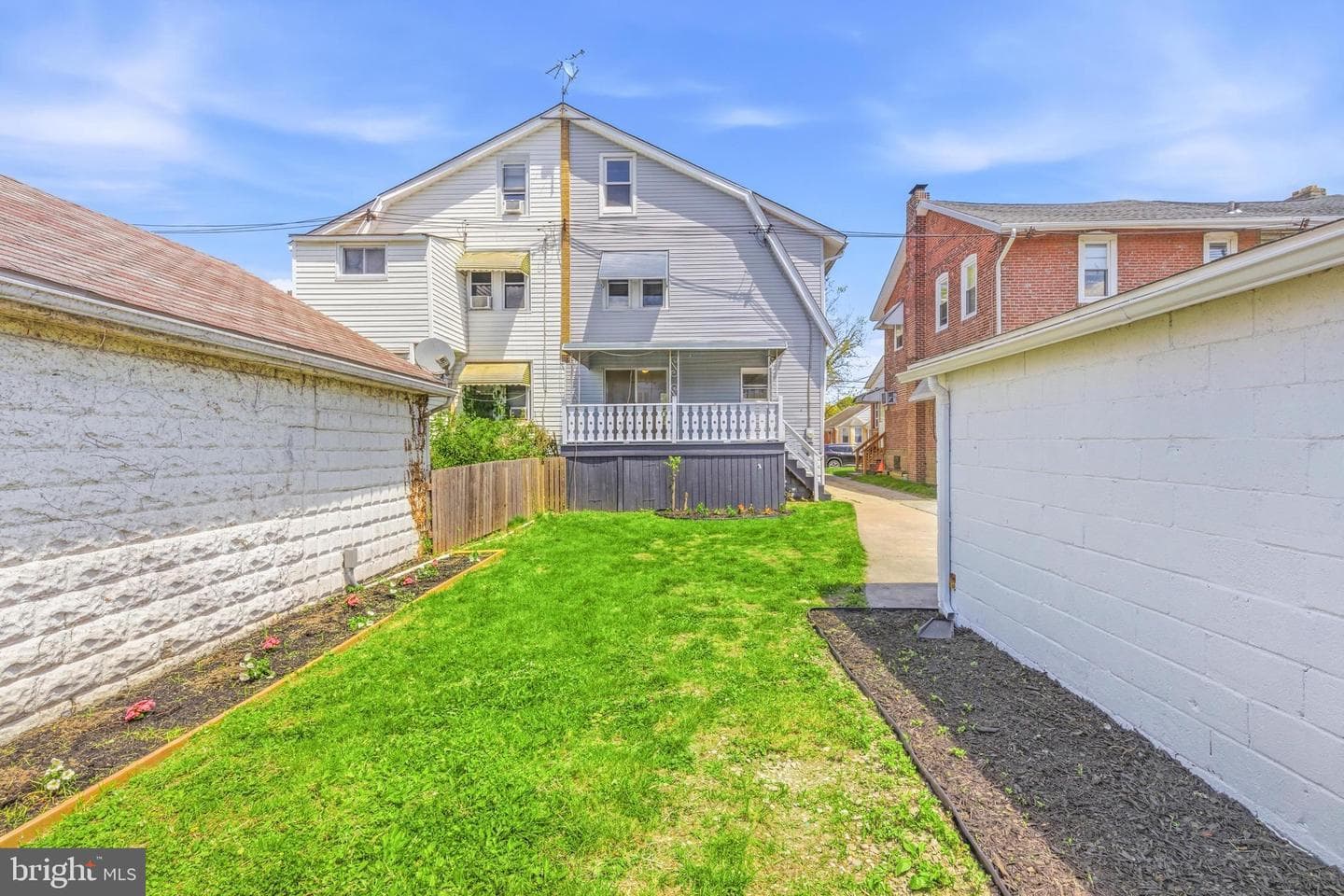 102 E Oak Ln photo 19