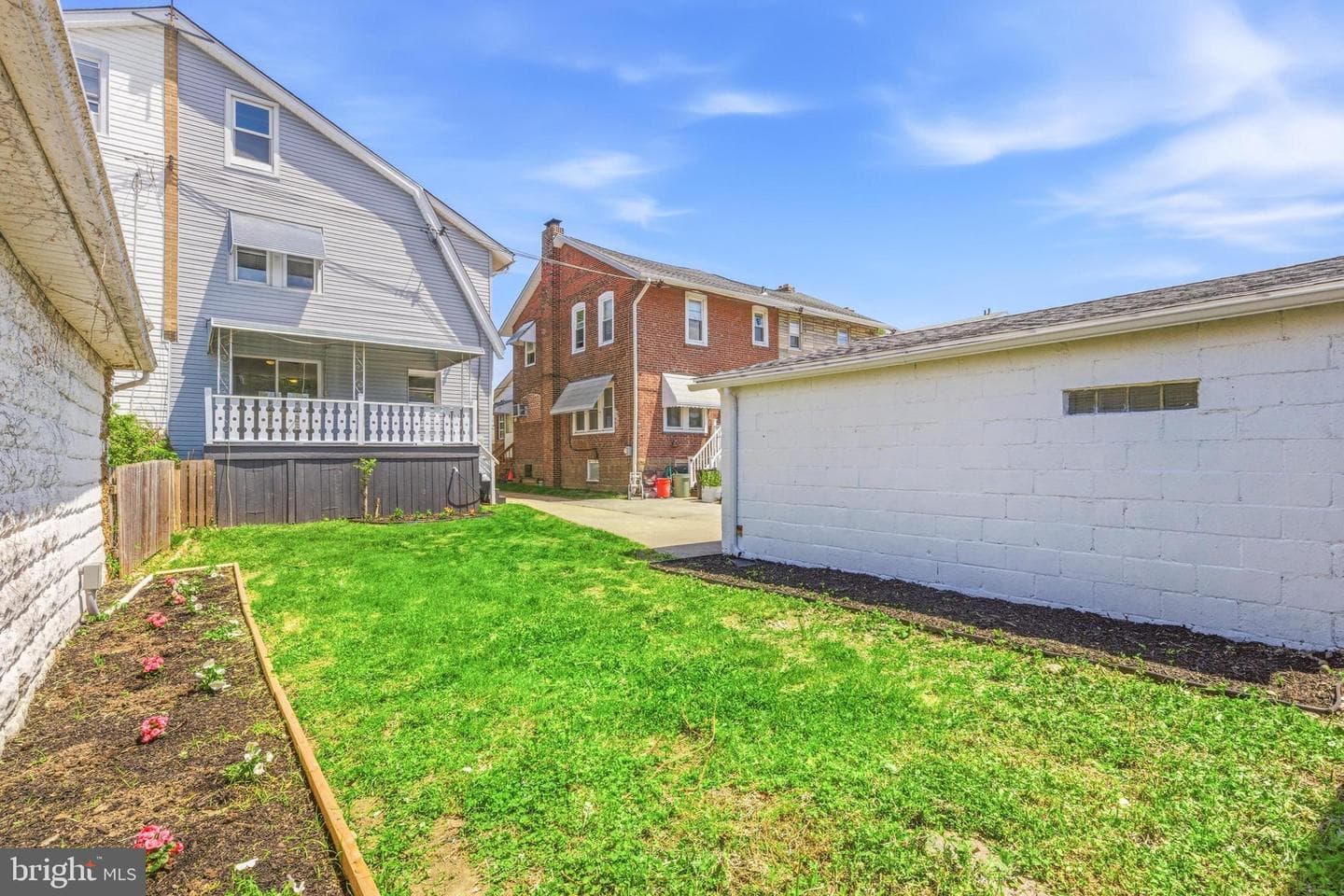 102 E Oak Ln photo 20