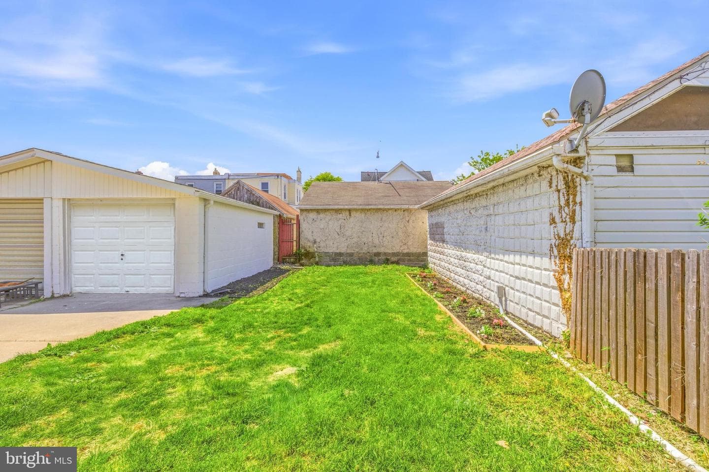 102 E Oak Ln photo 21
