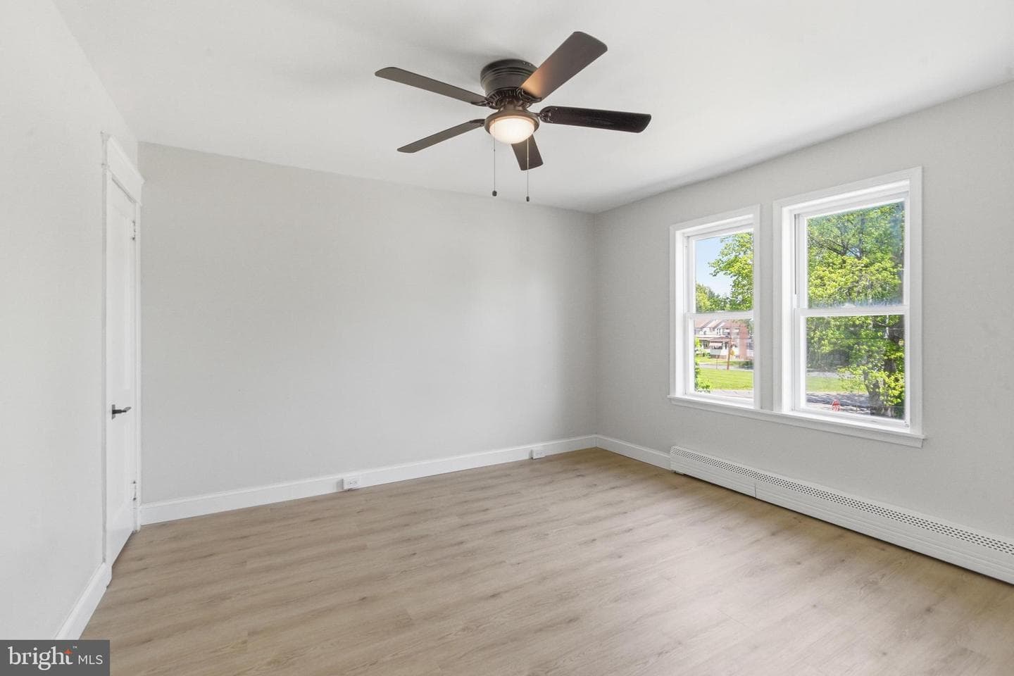102 E Oak Ln photo 23