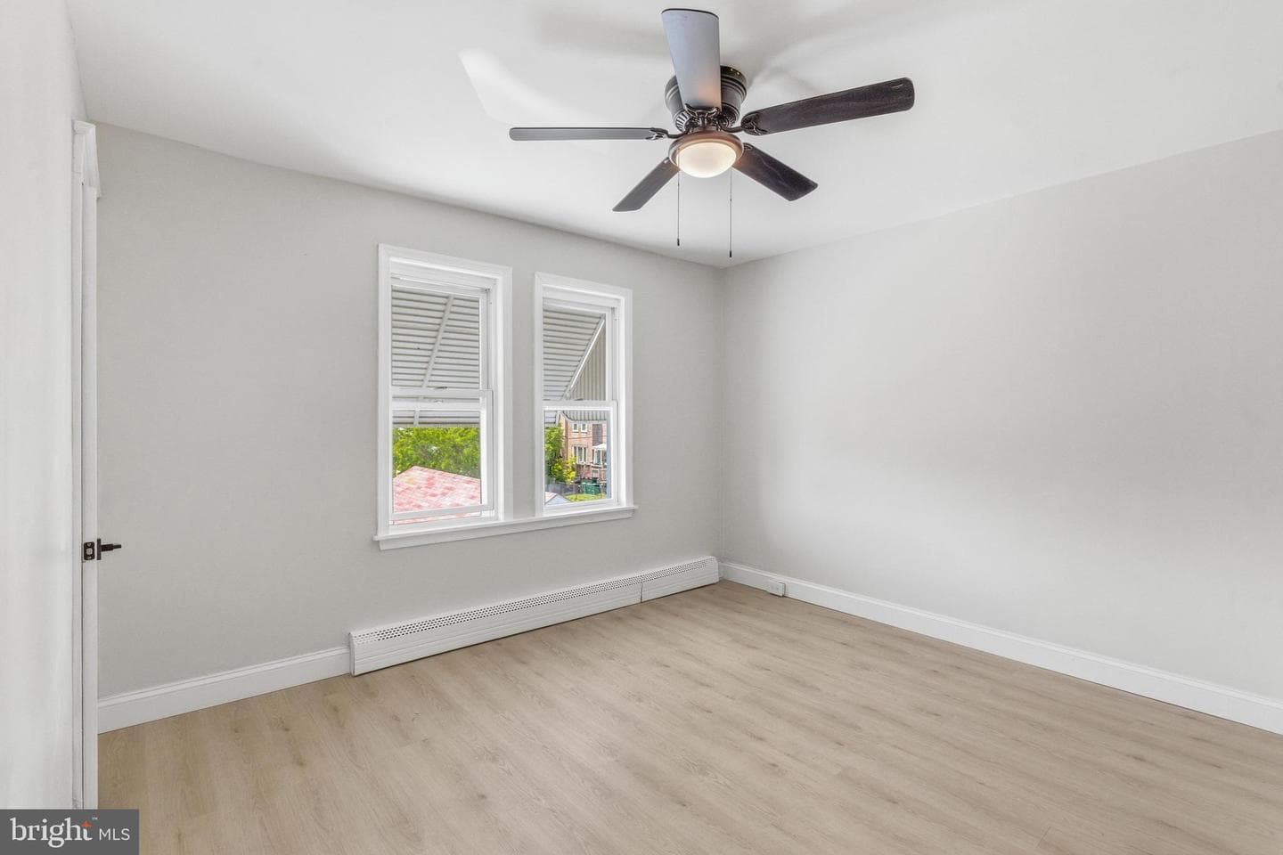 102 E Oak Ln photo 25