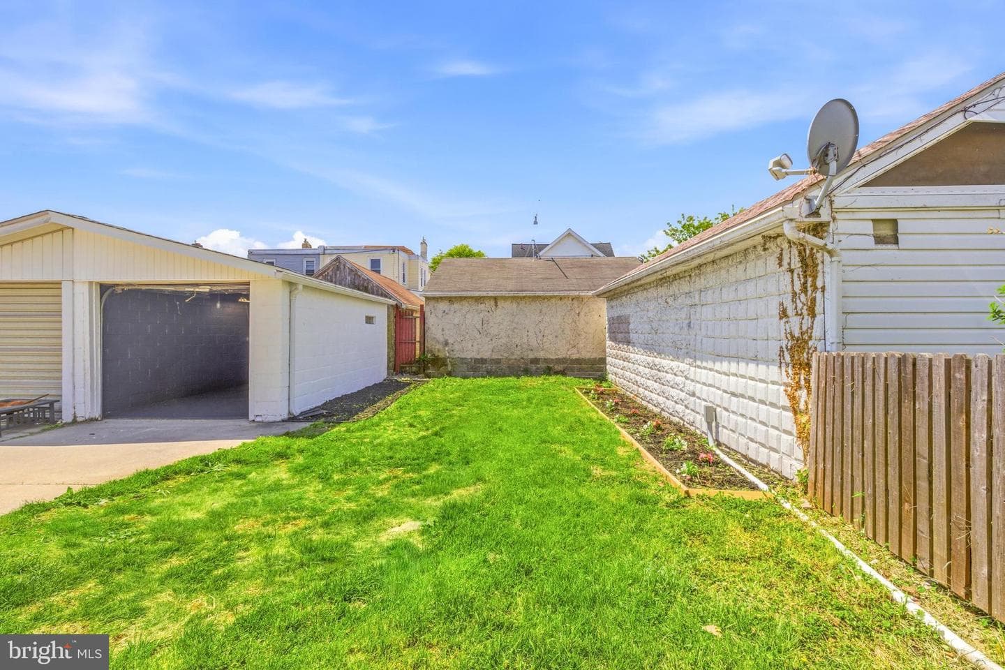 102 E Oak Ln photo 34