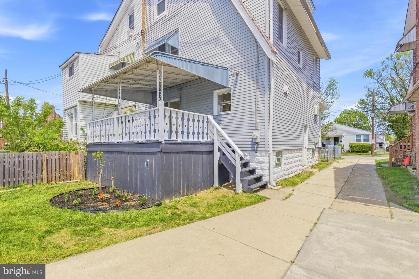 102 E Oak Ln photo 4