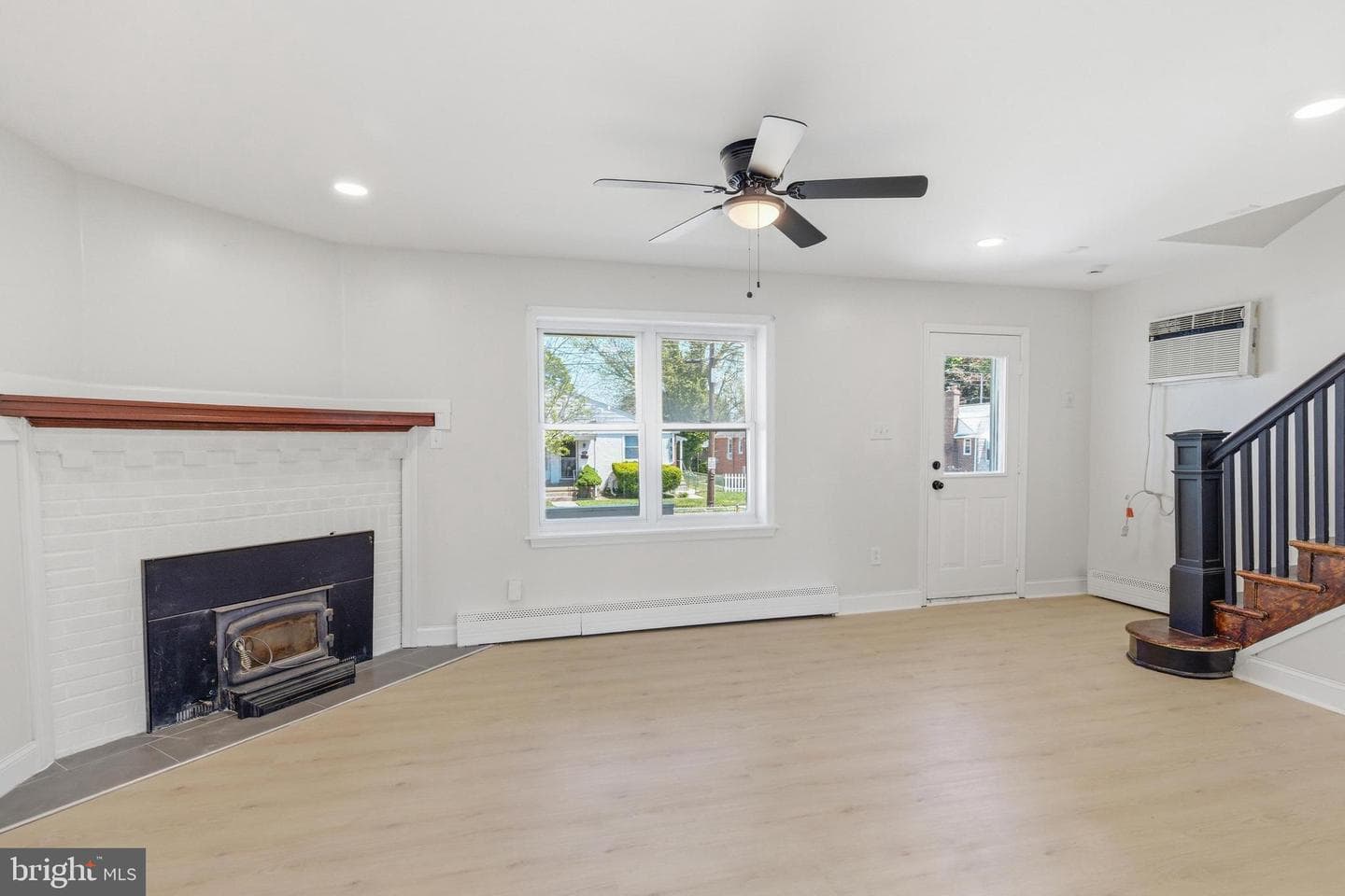102 E Oak Ln photo 7