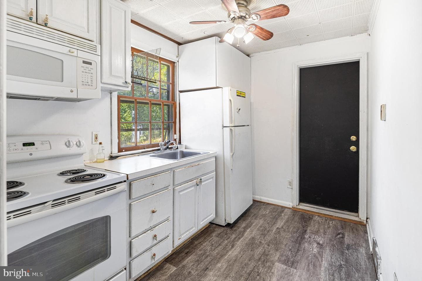 801 Addingham Avenue photo 36