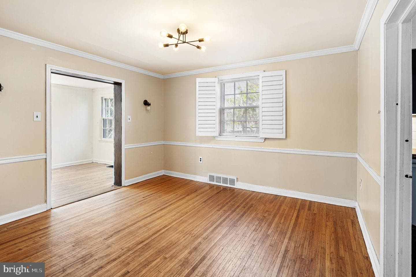 801 Addingham Avenue photo 8