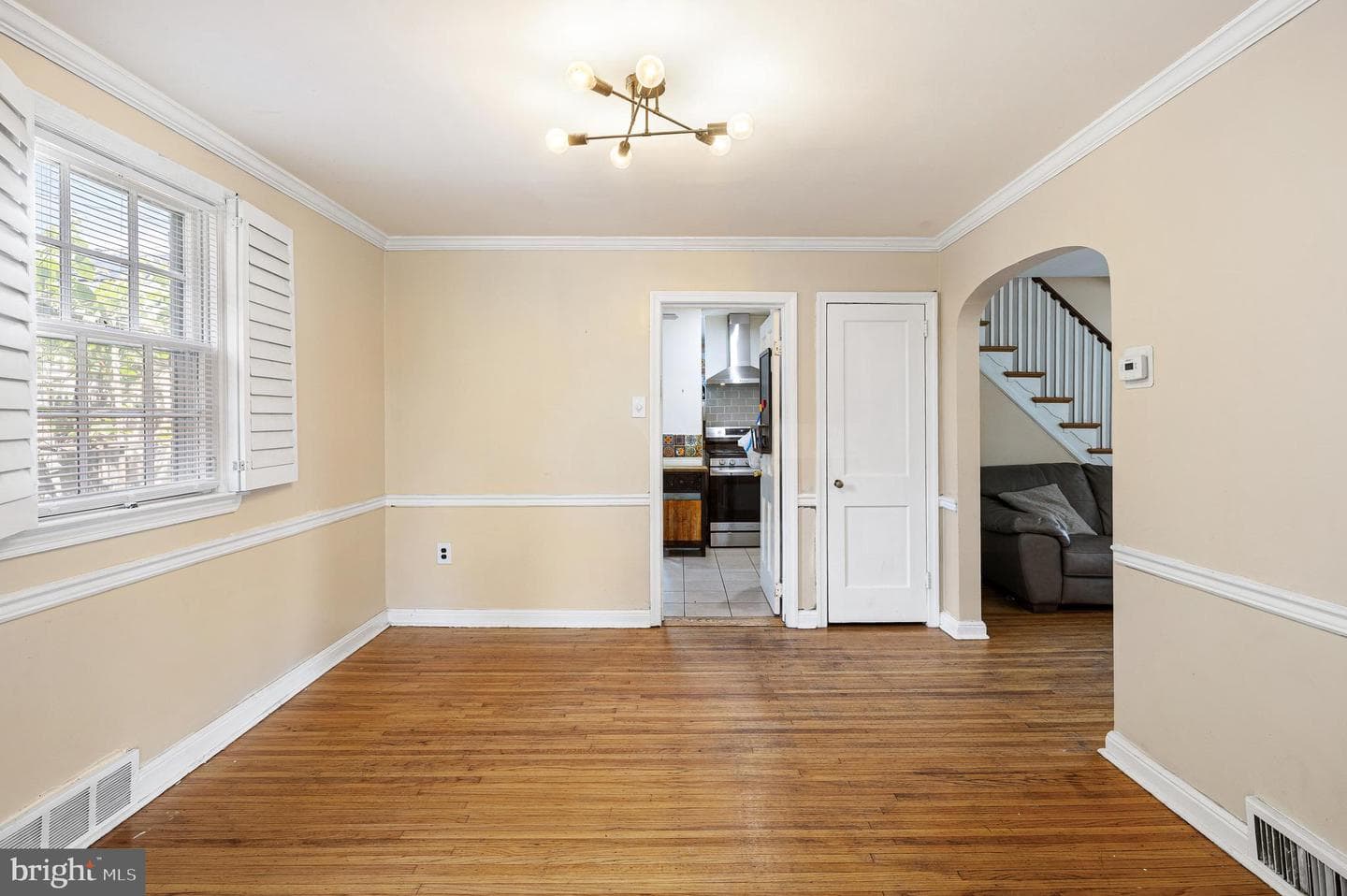 801 Addingham Avenue photo 9