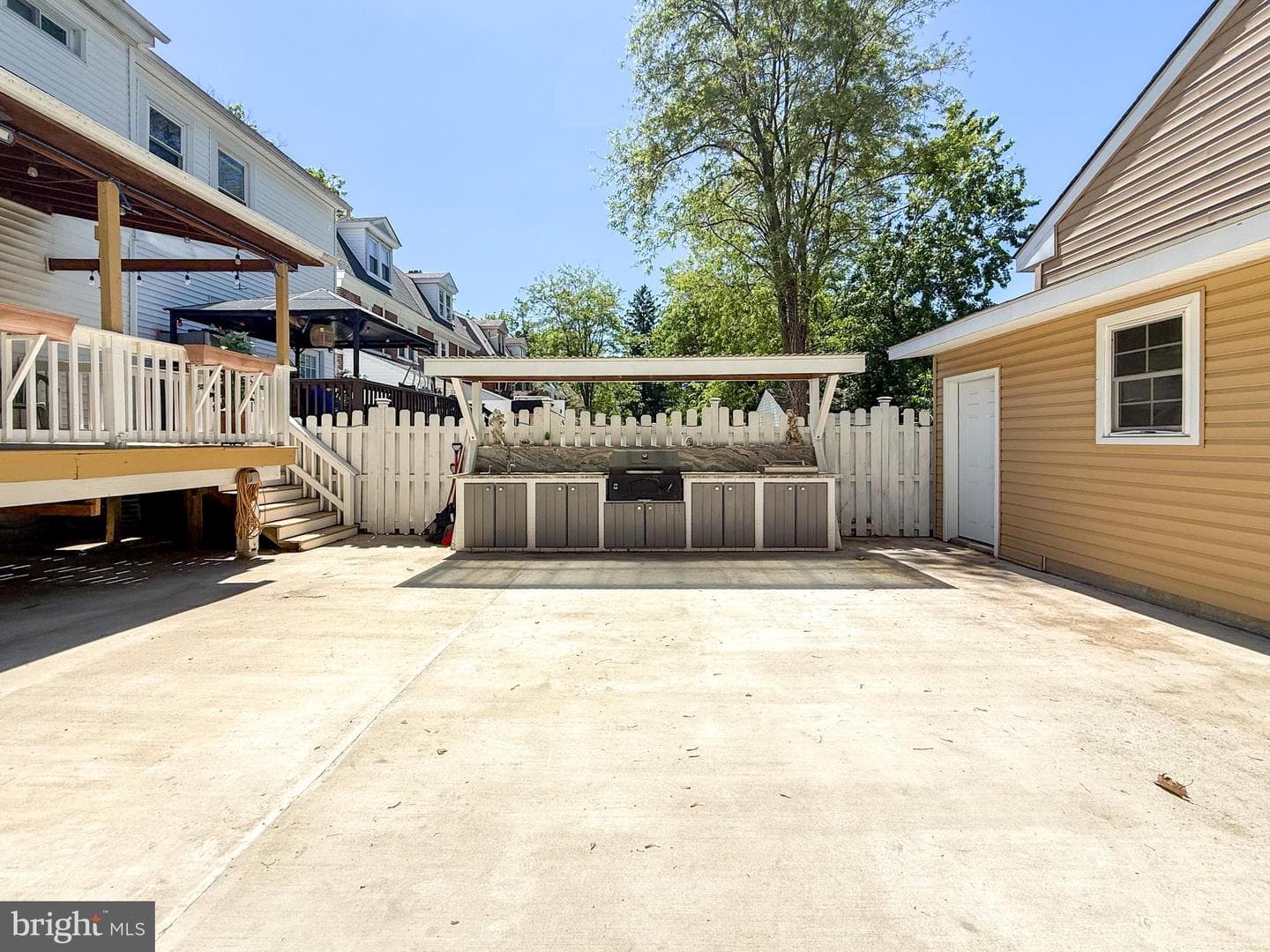 204 Barker Avenue photo 35