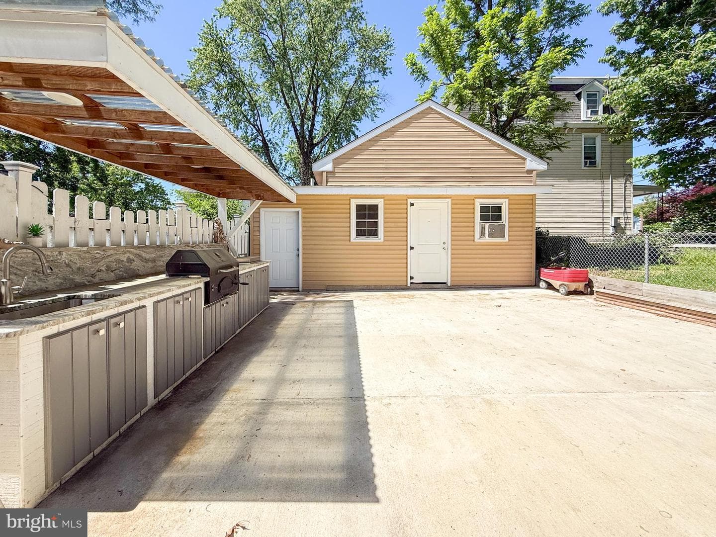 204 Barker Avenue photo 41