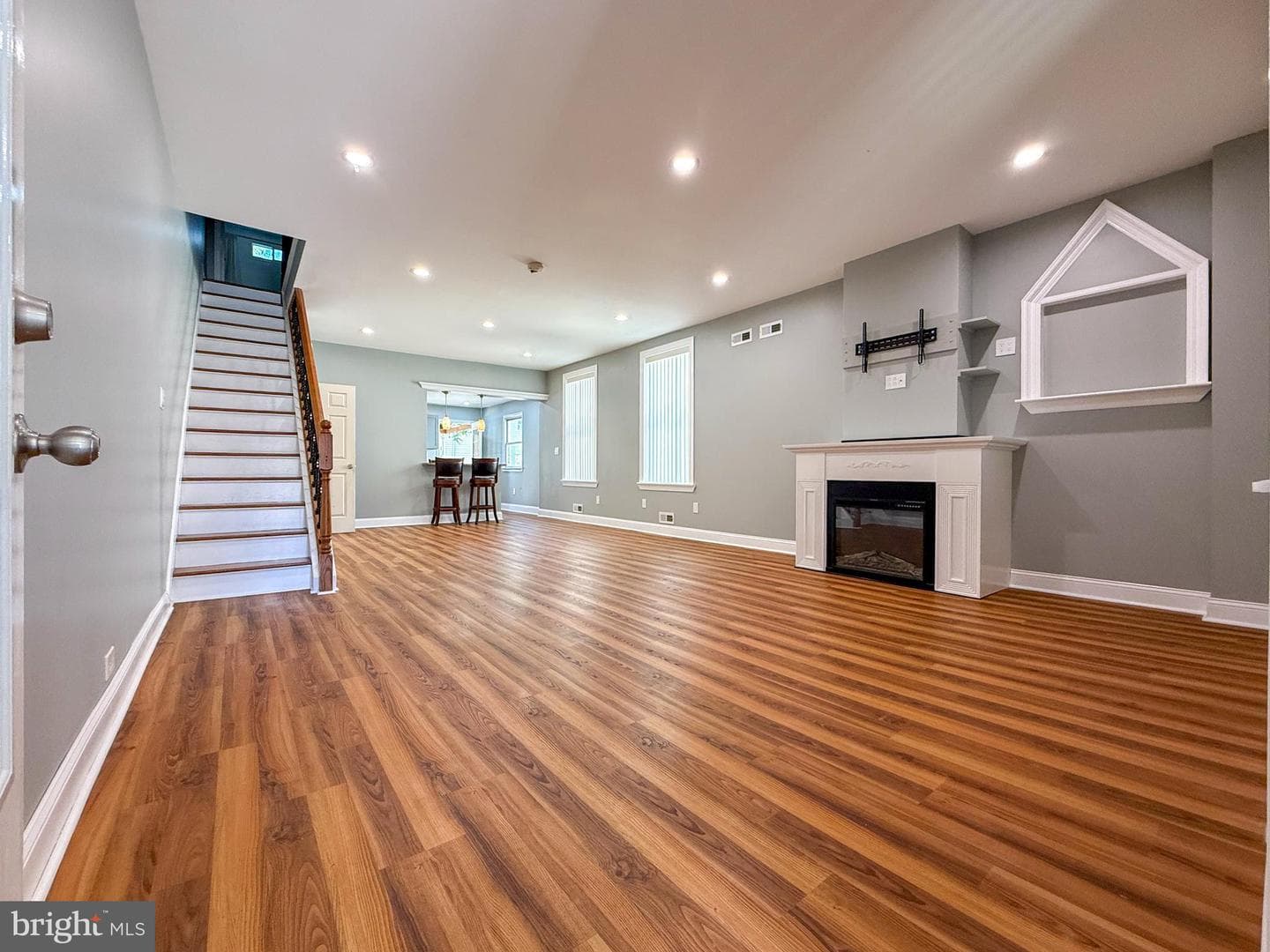 204 Barker Avenue photo 8
