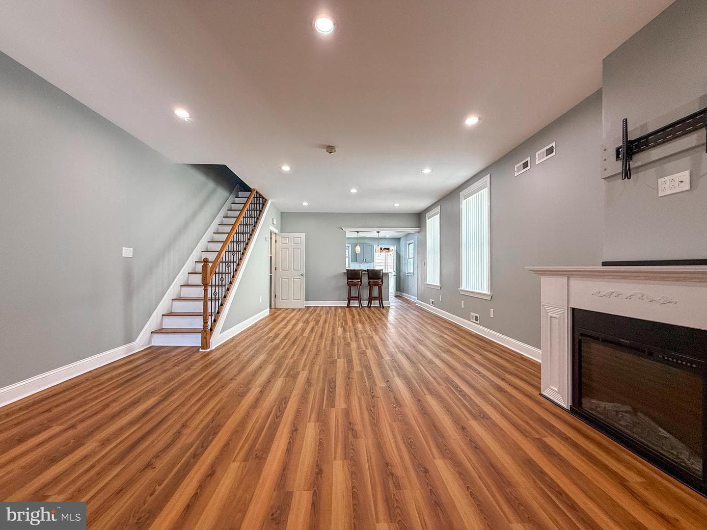 204 Barker Avenue photo 9