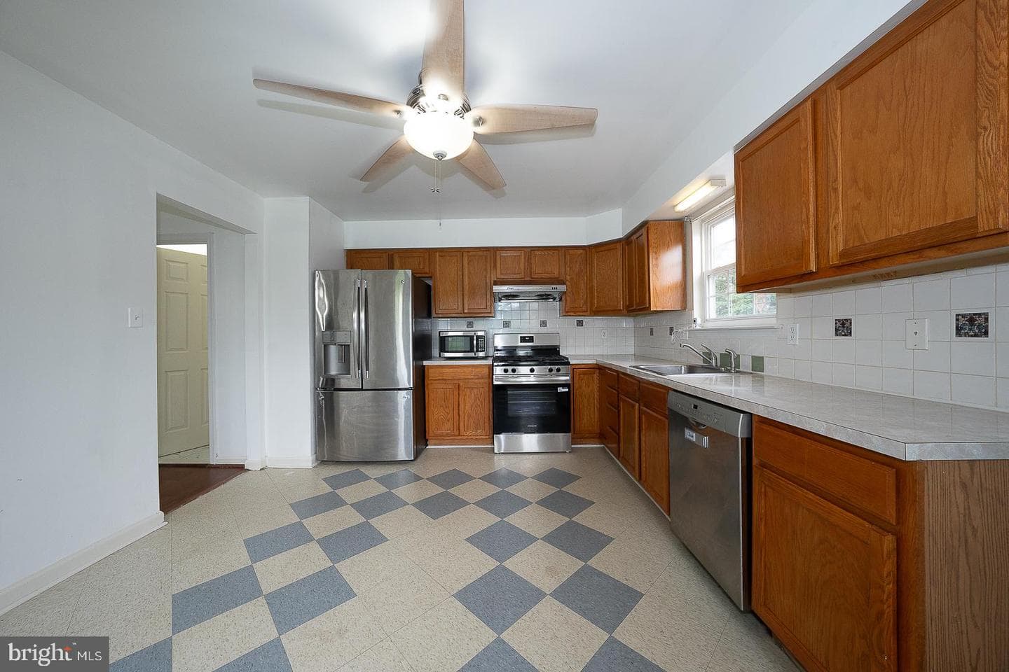 723 Broad Street photo 13