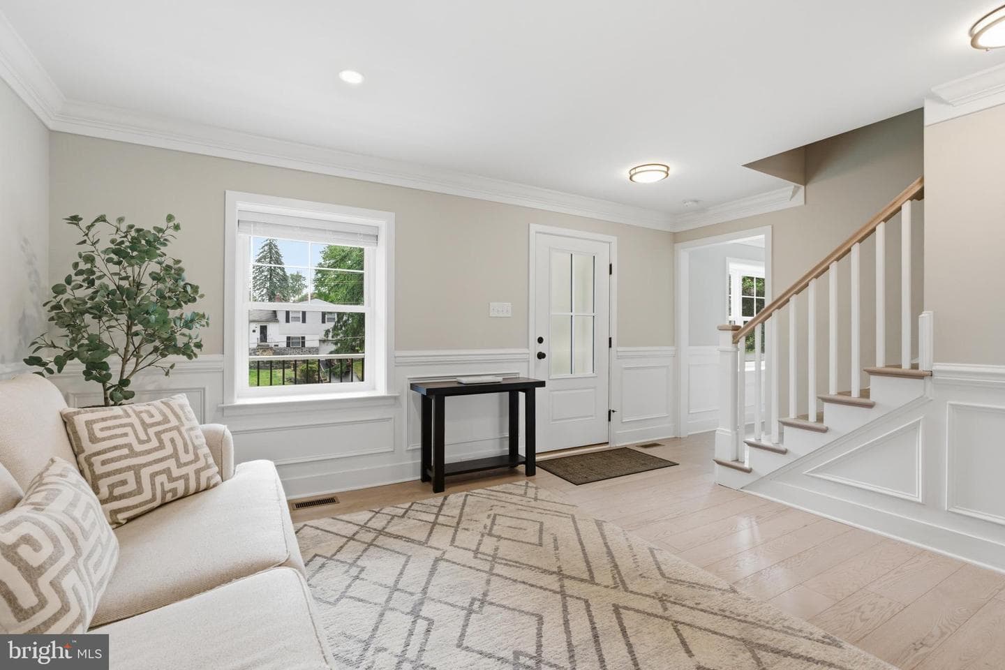 732 Oak Way photo 4