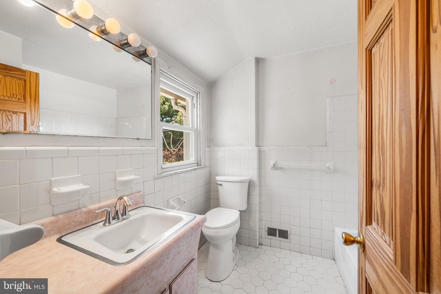 649 Andrew Road photo 22