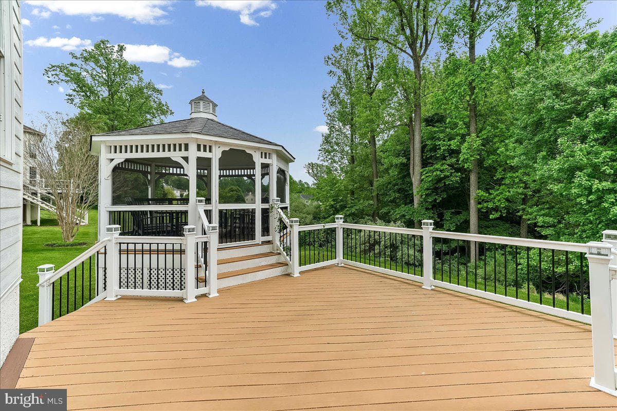 17 Evergreen Place photo 32