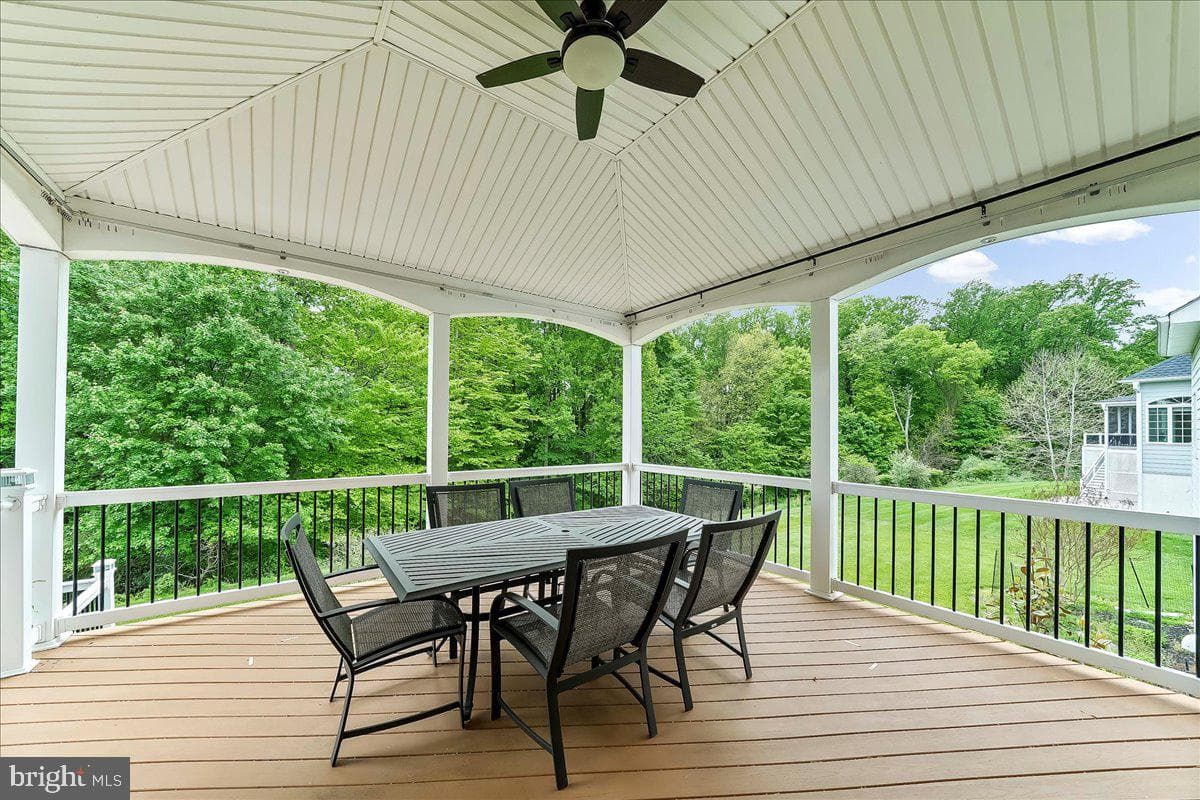 17 Evergreen Place photo 33