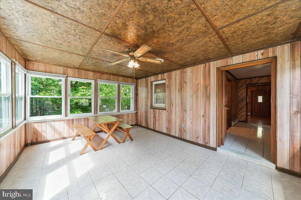 1359 Peach Street photo 3