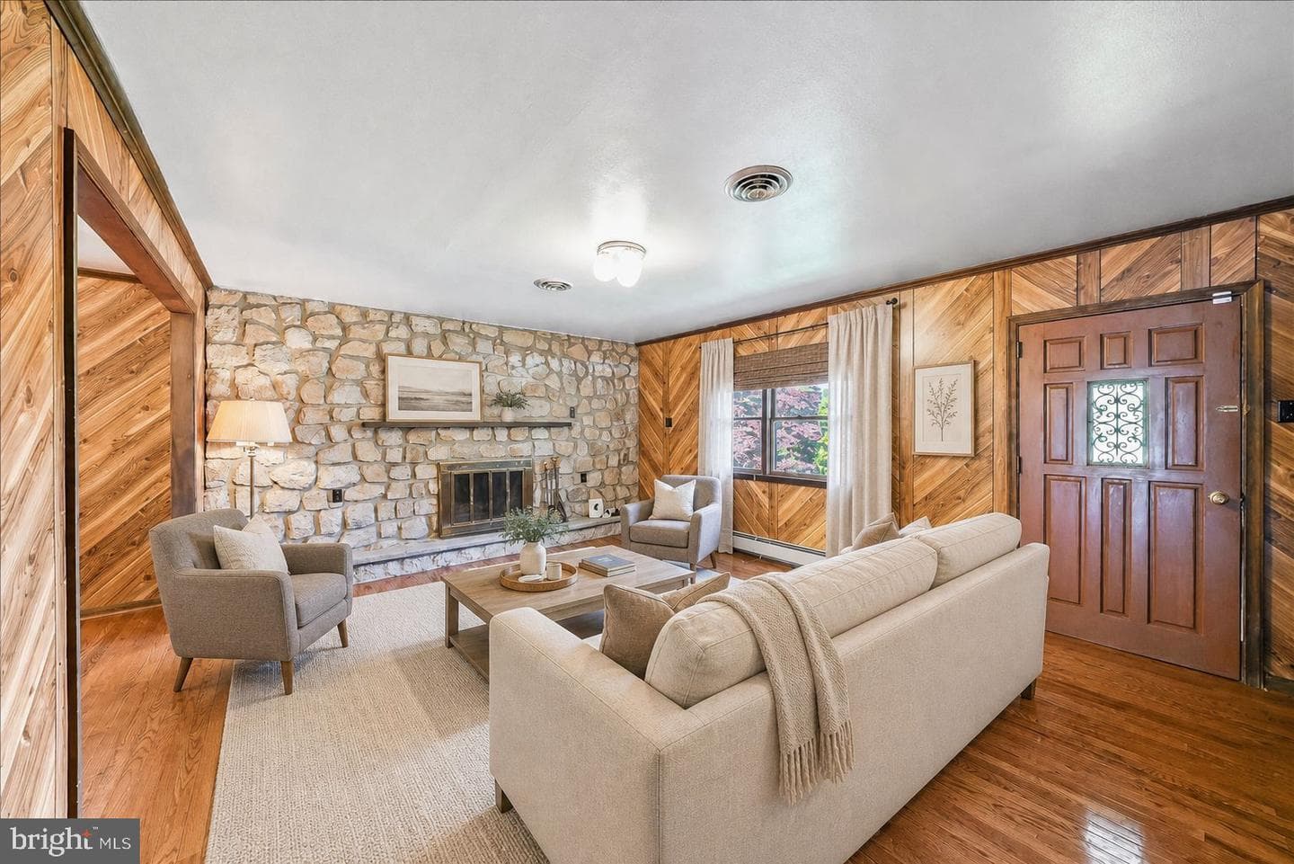 1359 Peach Street photo 4