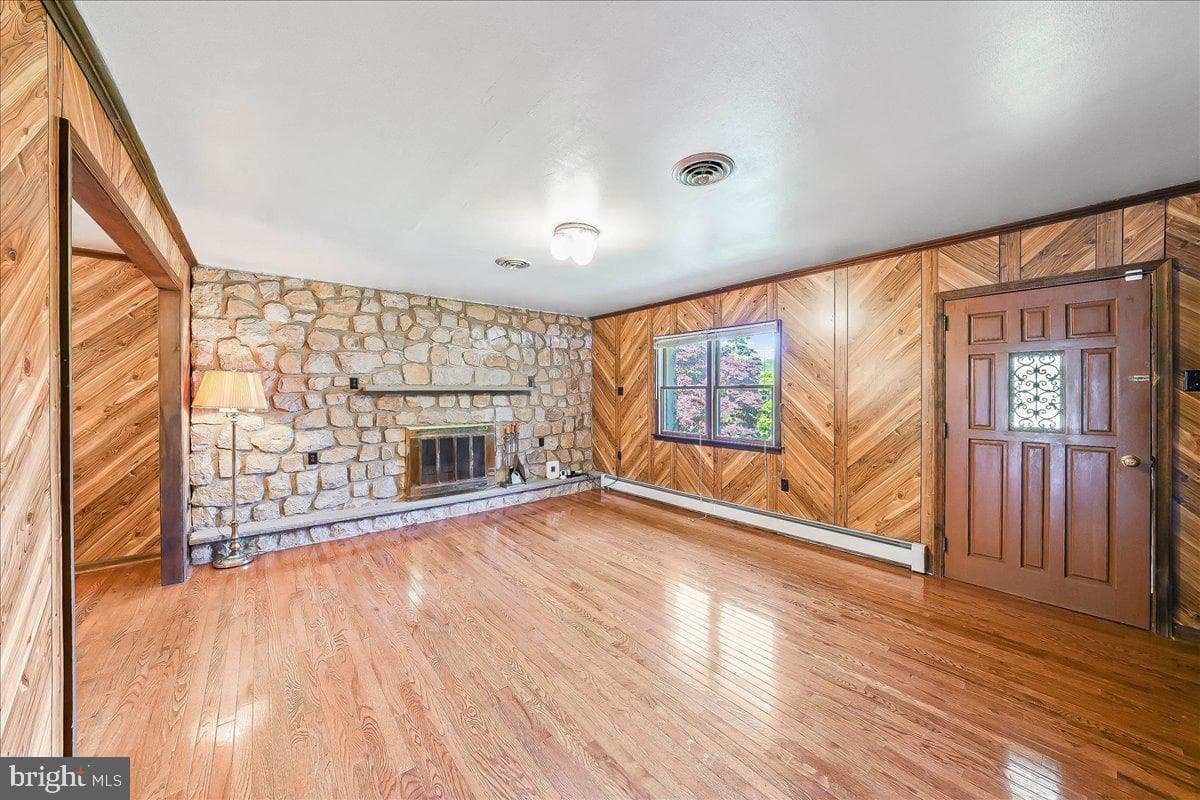 1359 Peach Street photo 5