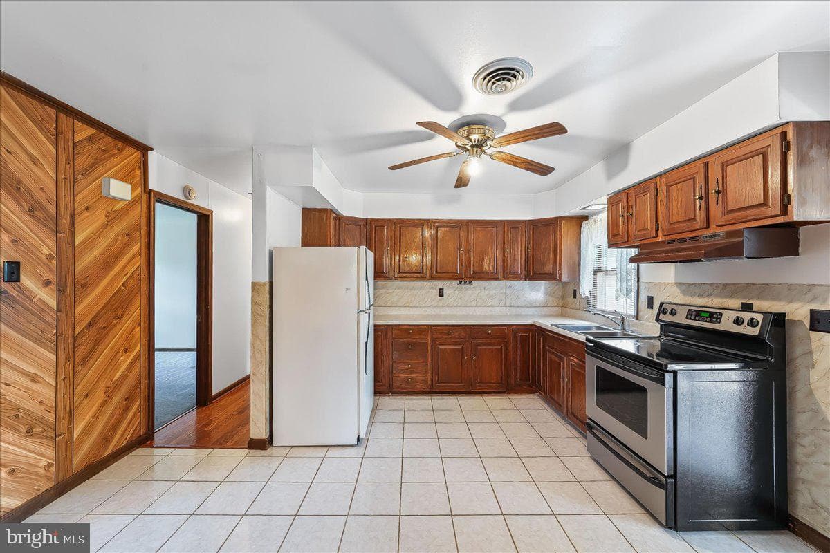 1359 Peach Street photo 9