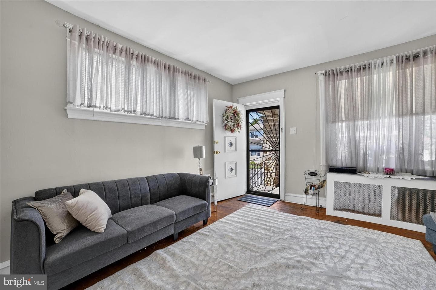 443 Orchard Ave photo 3