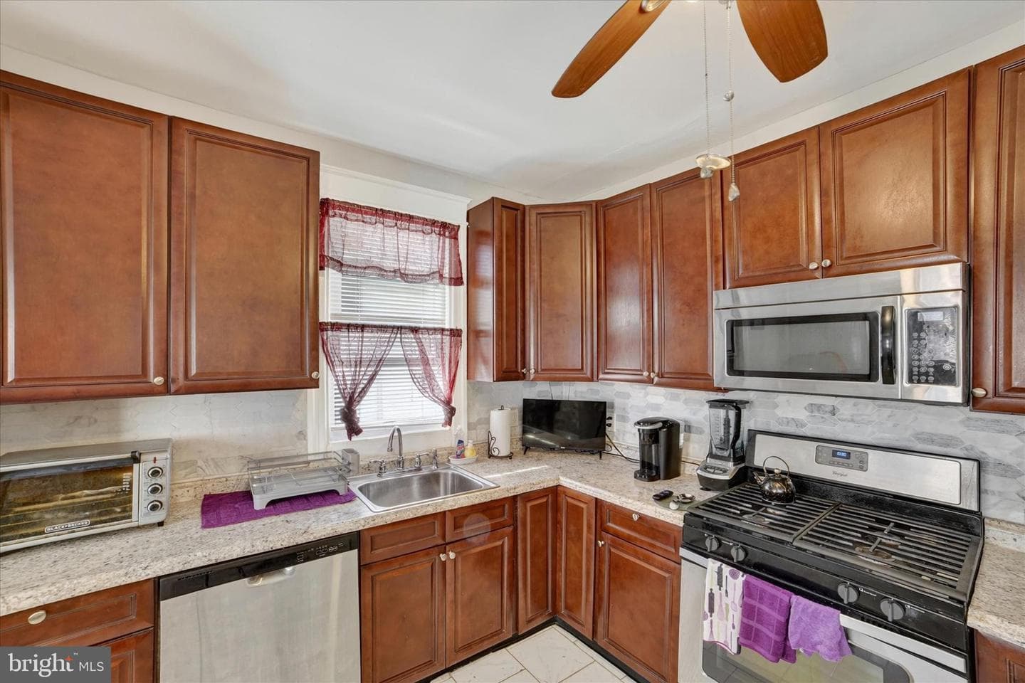 443 Orchard Ave photo 6