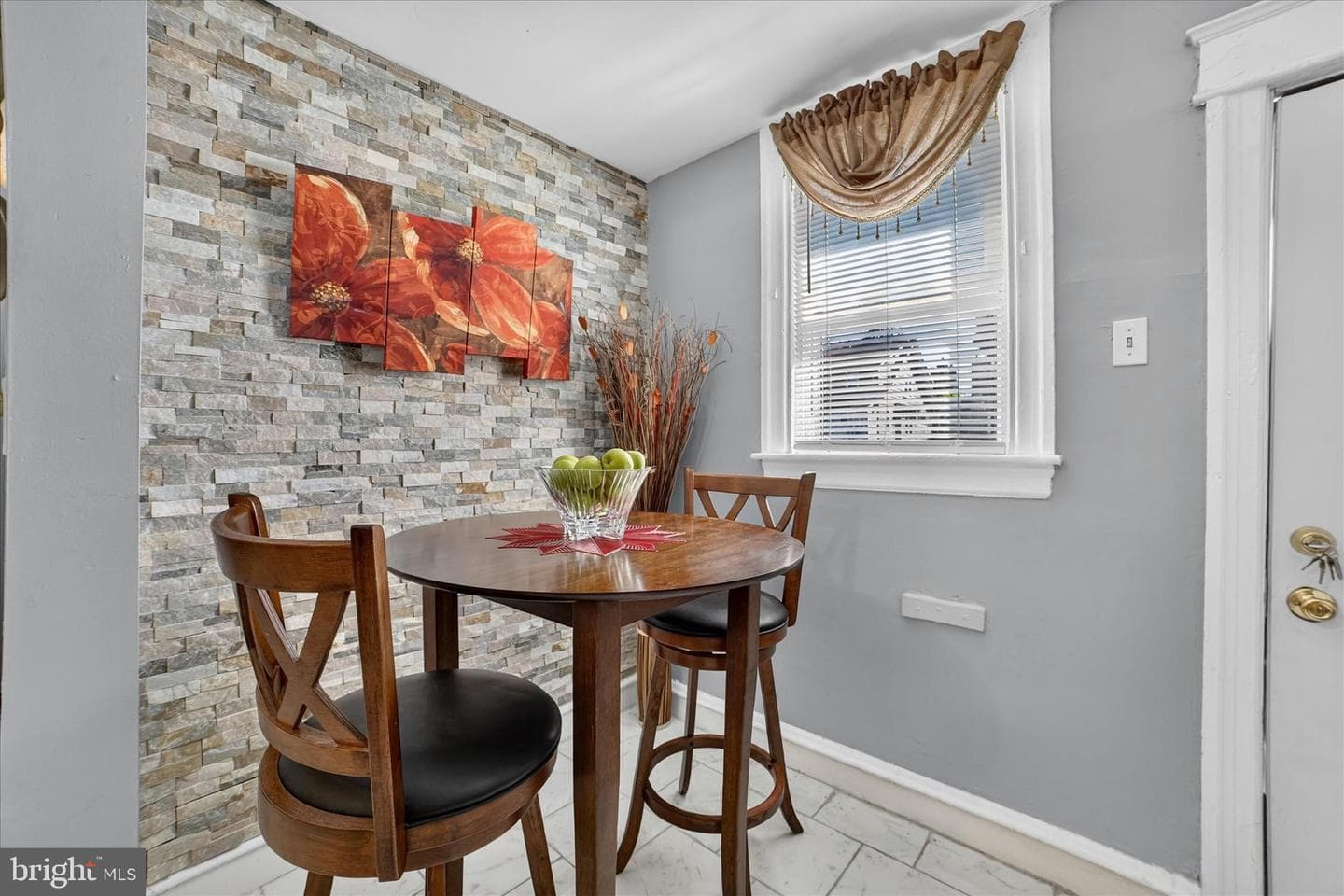 443 Orchard Ave photo 8