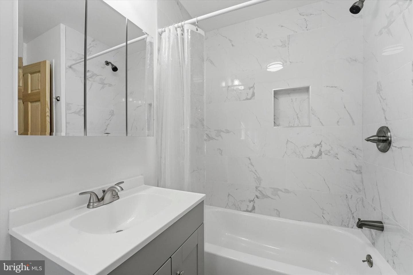 2147 Franklin Ave photo 18