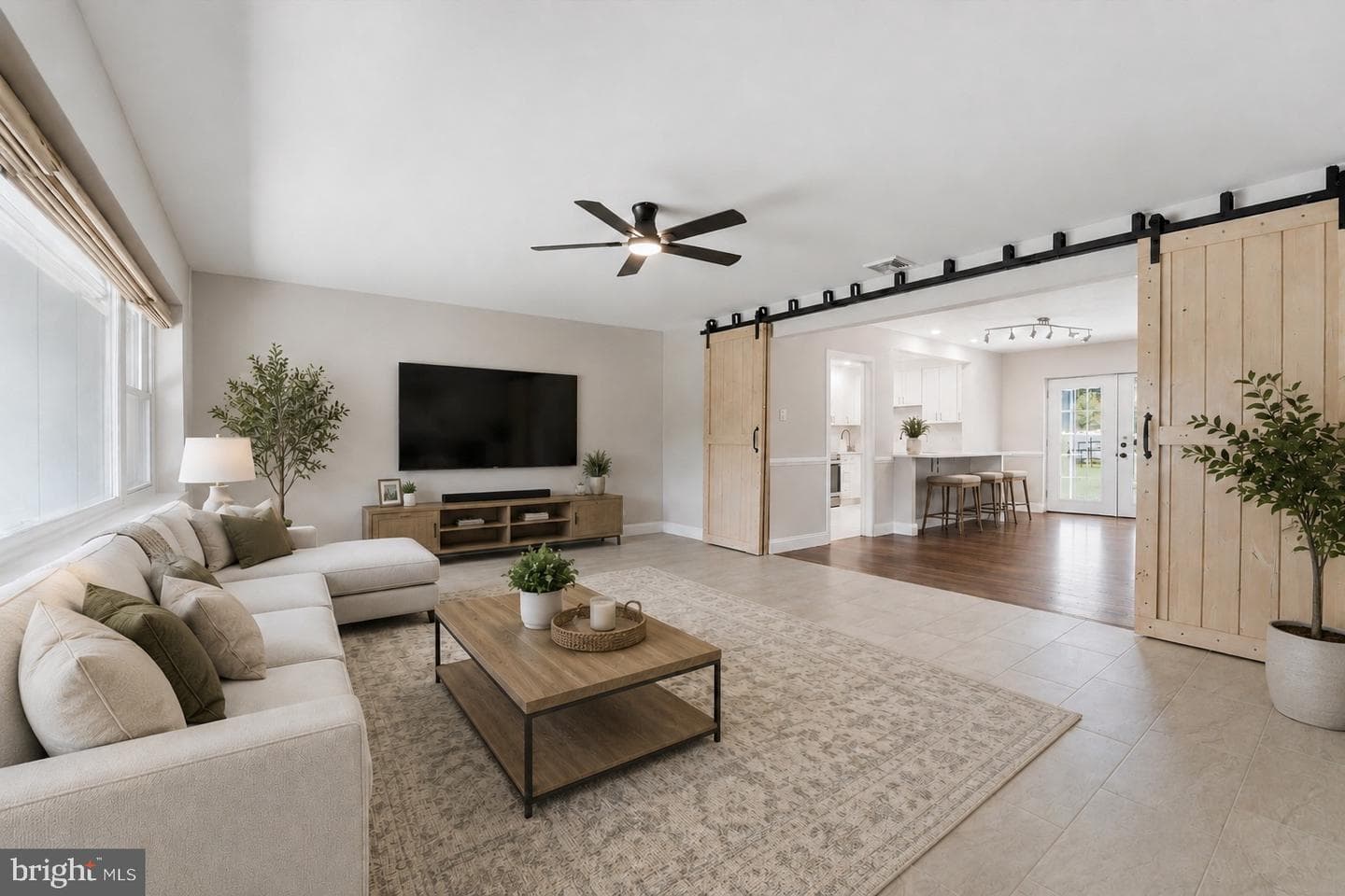 2147 Franklin Ave photo 4