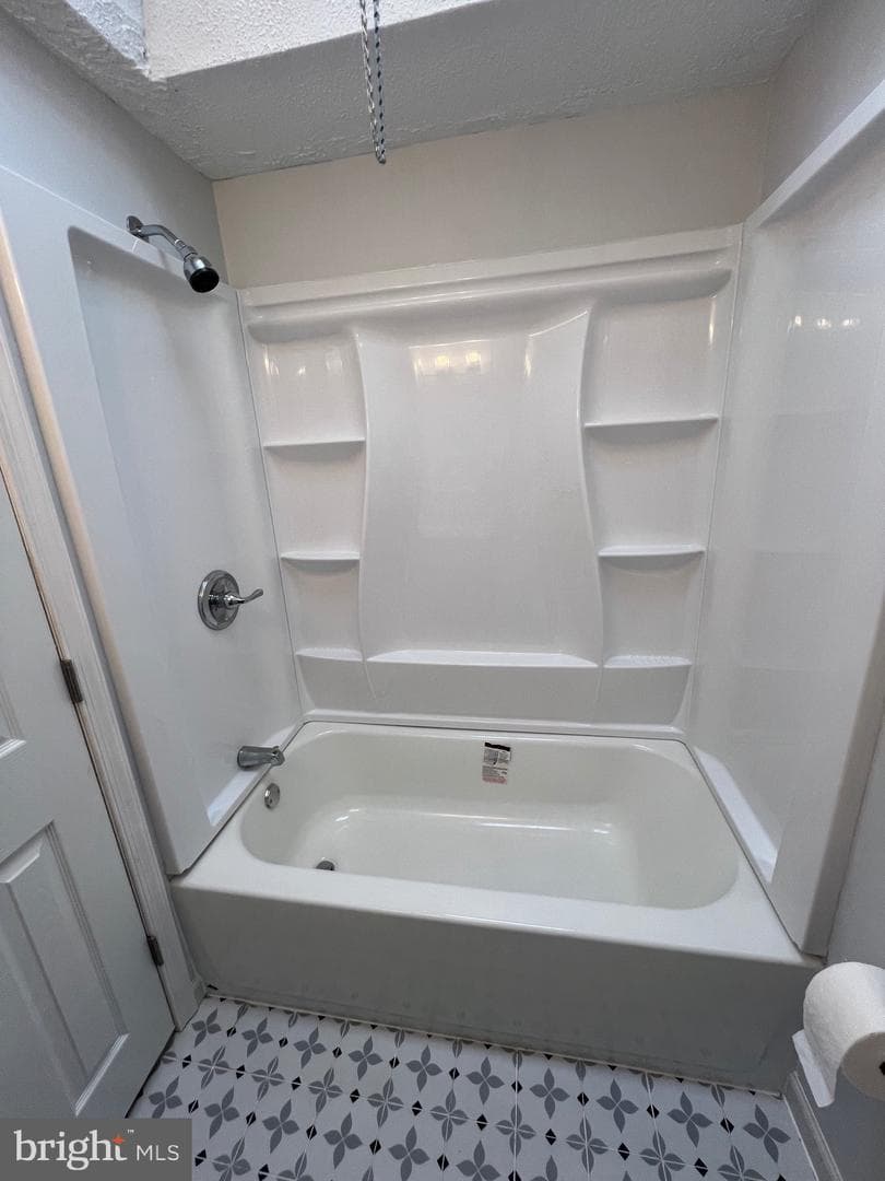 135 Ervin Avenue photo 12