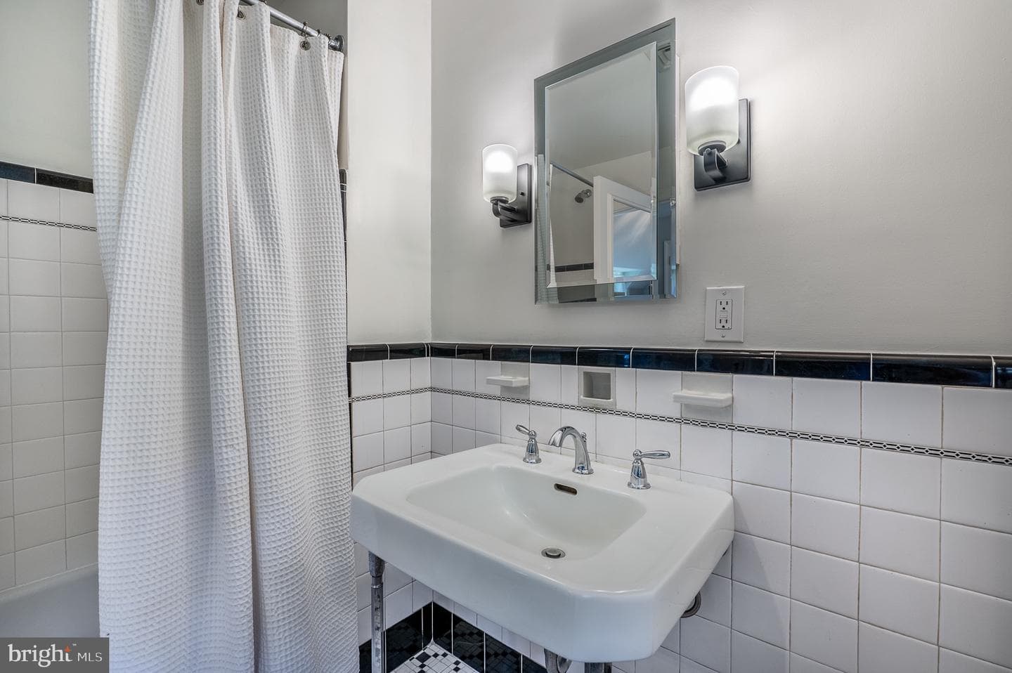 105 Stratford Road photo 24