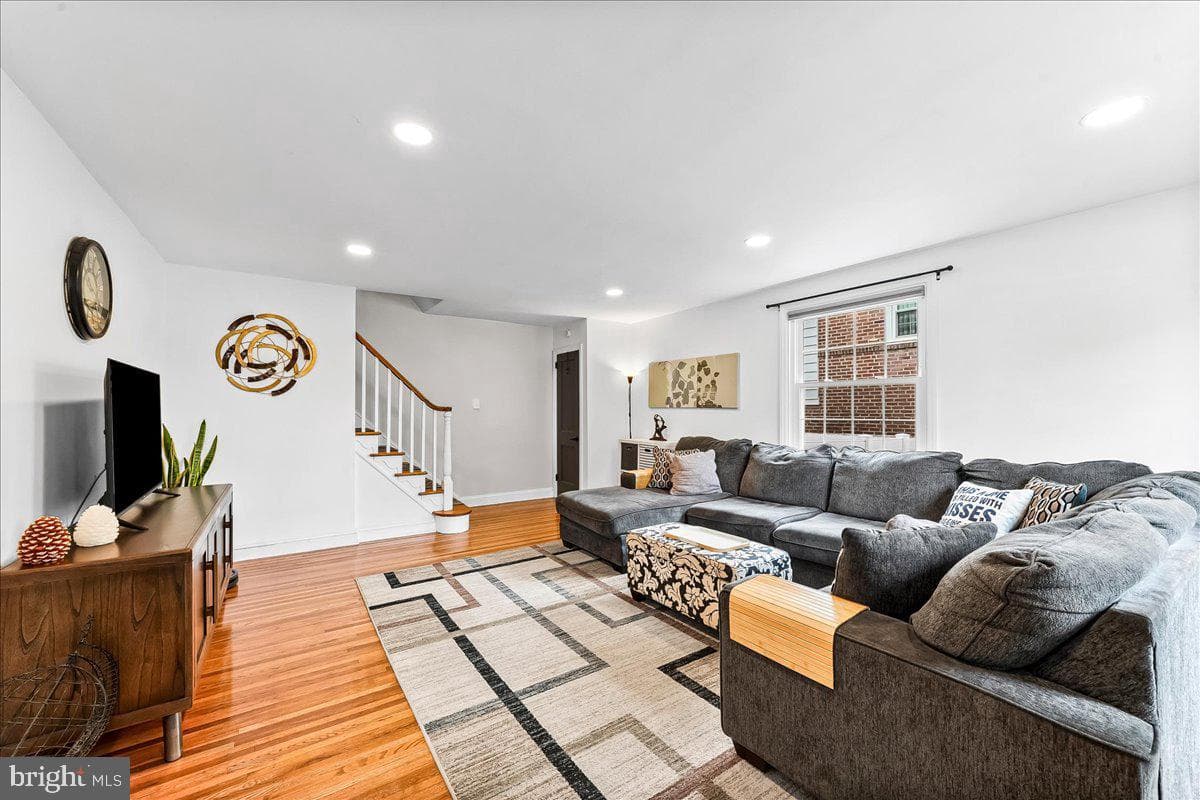29 Schuyler Road photo 3