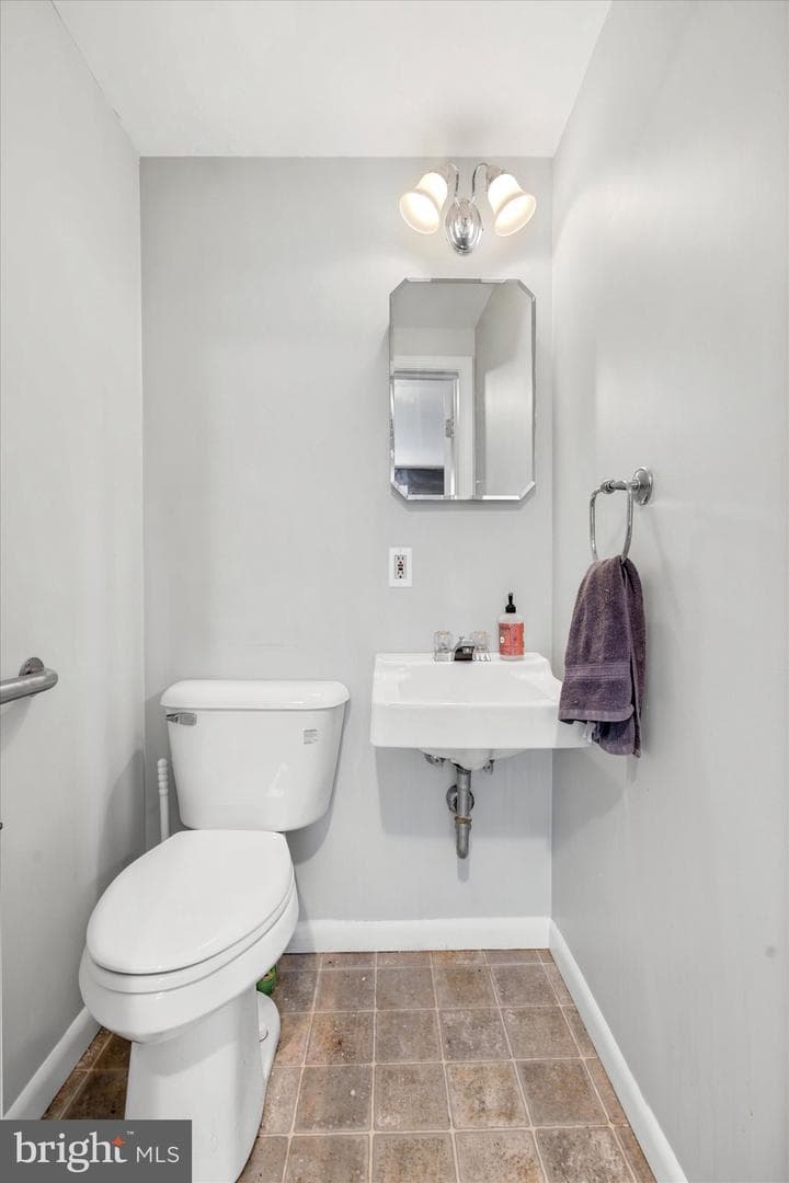 2135 Armstrong Avenue photo 15