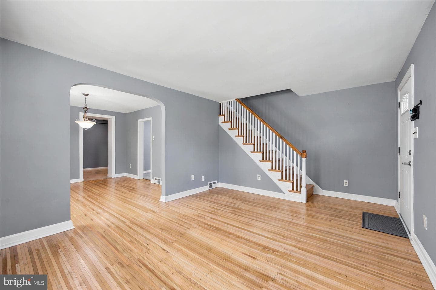 2135 Armstrong Avenue photo 3