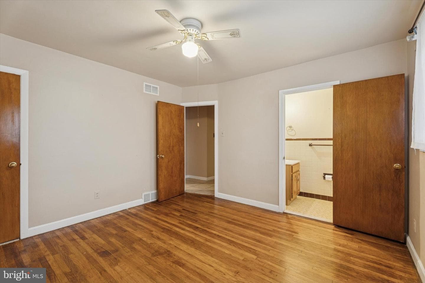 301 S New Ardmore Avenue photo 9