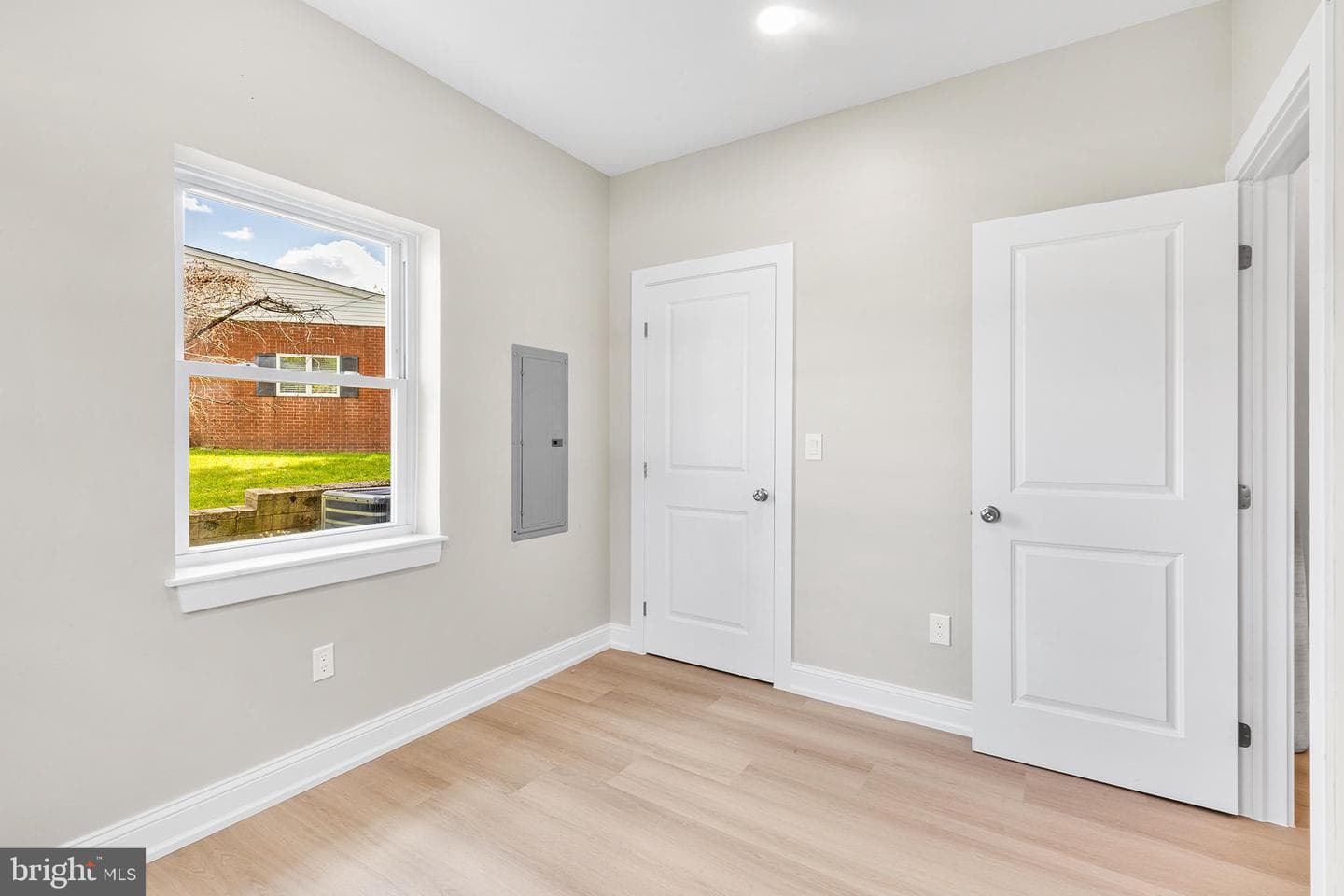 2016 Woodside Lane photo 18