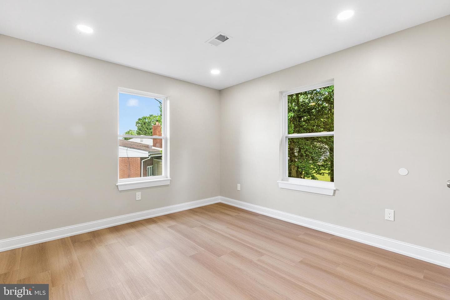 2016 Woodside Lane photo 24