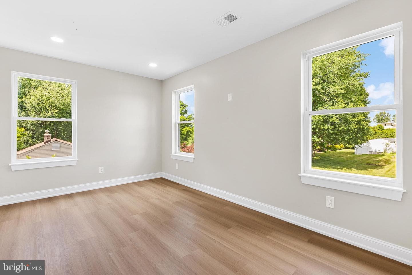 2016 Woodside Lane photo 34