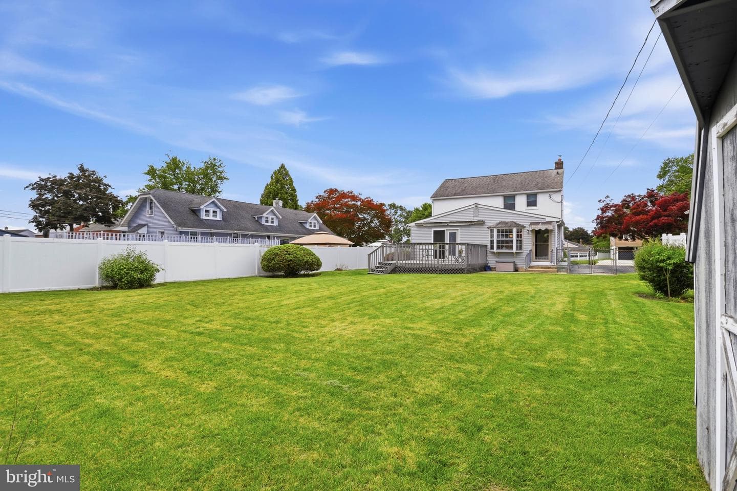 527 Saxer Avenue photo 32