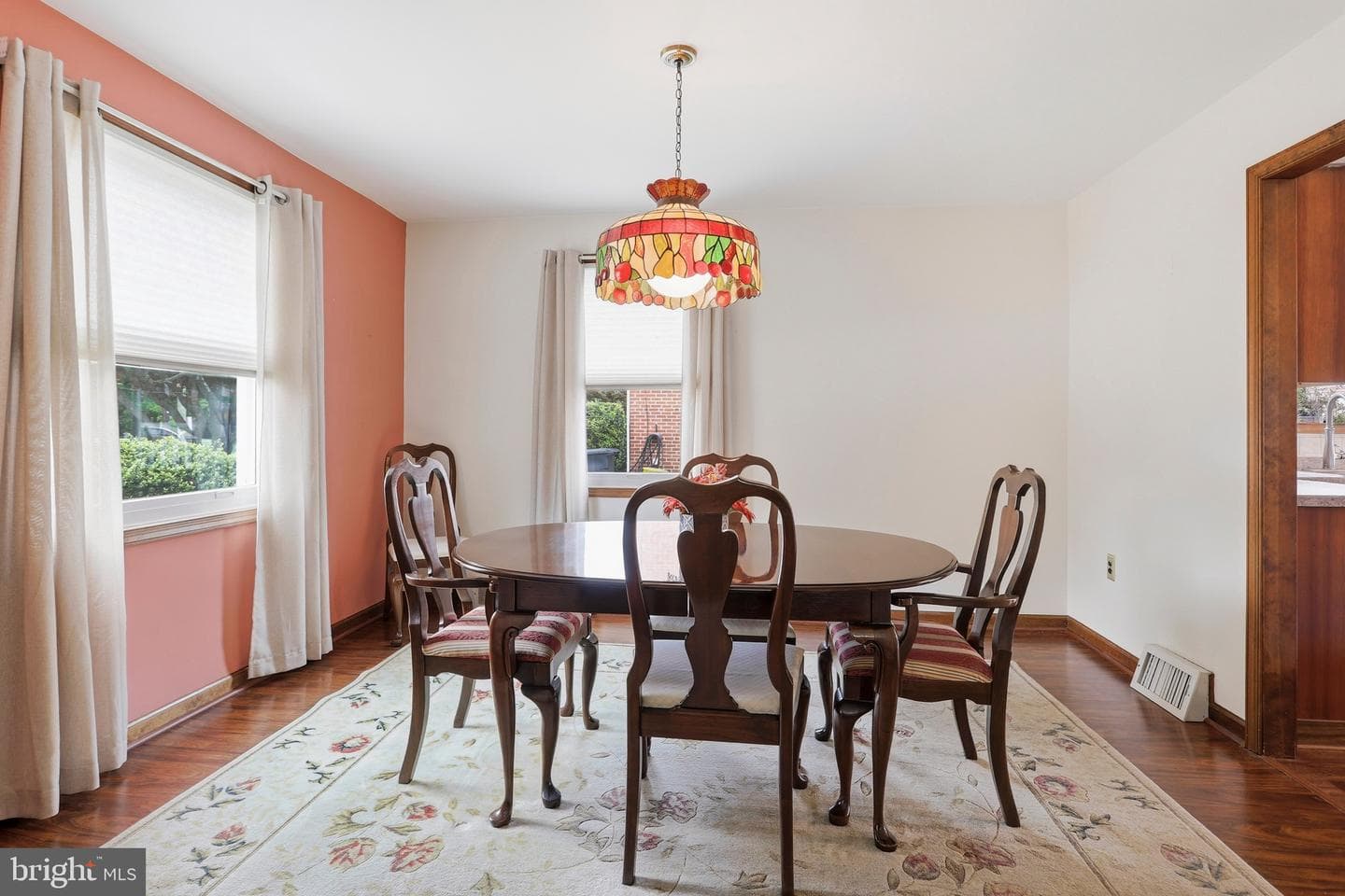 527 Saxer Avenue photo 8